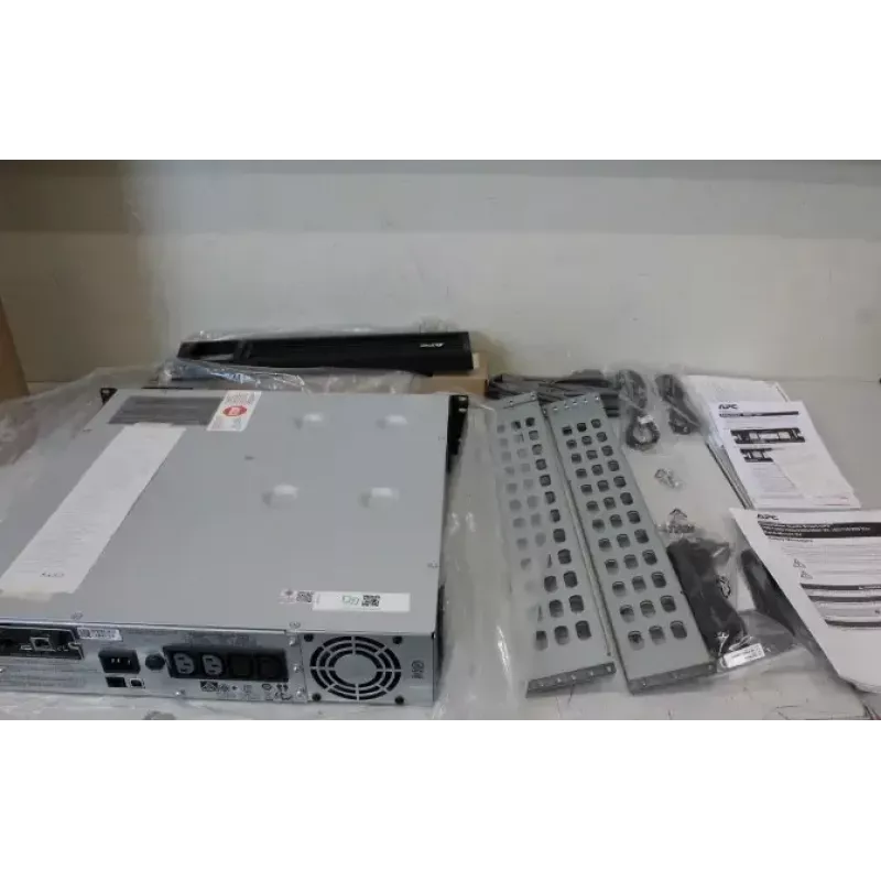 UPS Schneider Electric SMT1500RMI2UNC 1500VA rackmount 2U com 4 saídas IEC C13