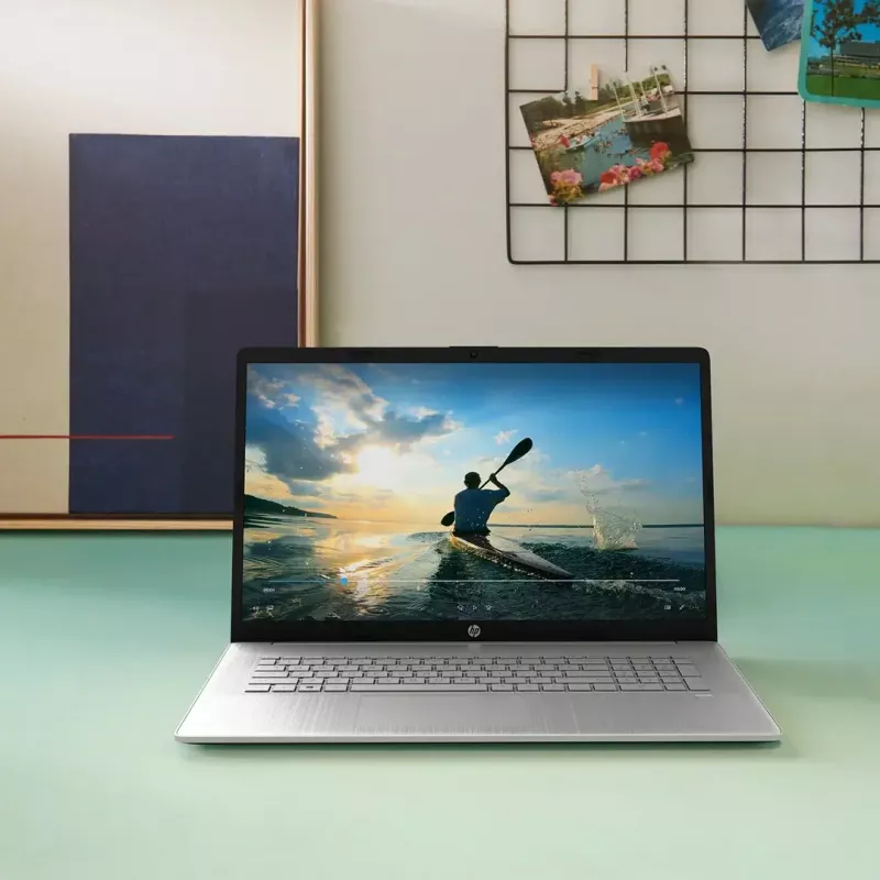 Portátil HP 17-cp3114nw 17.3 polegadas Ryzen 7 7730U 16GB 512GB Win11Home