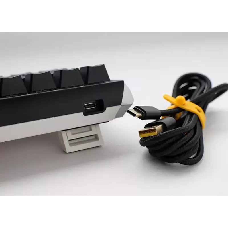 Teclado Ducky One 3 Classic Mini Gaming USB mecânico RGB preto branco