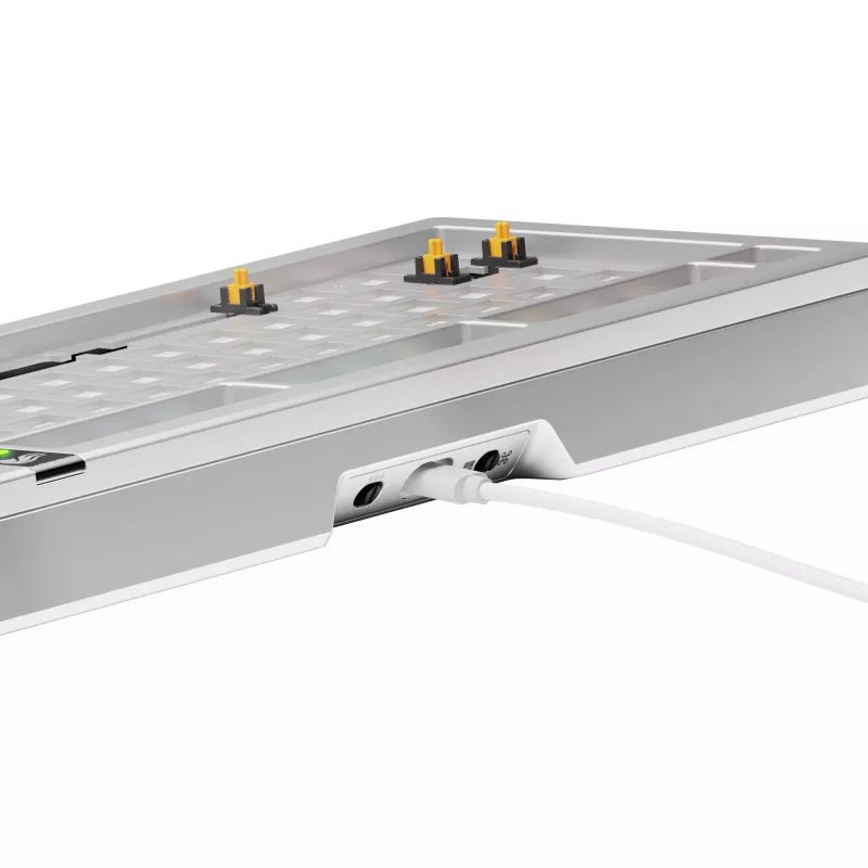 Glorious Gaming GMMK 3 PRO 75% Barebones Wired Silver - US, 75%, com fios, USB, RGB LED, Prateado