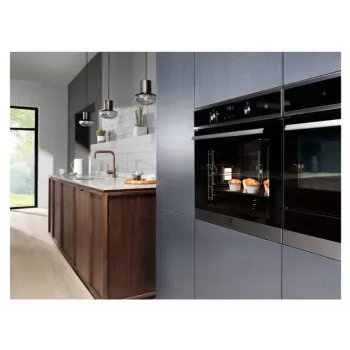 Forno elétrico de encastrar Electrolux EOD4P57H — 72 L, autolimpeza pirolítica, vapor e ventilação, grelhador 2300W, preto