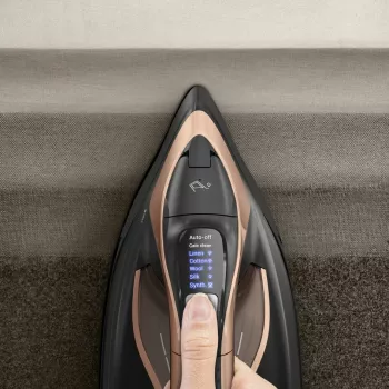 Ferro de engomar a seco e a vapor Tefal Ultimate Power Pro FV9E50 base Durilium AirGlide Autoclean 3200 W preto, cobre