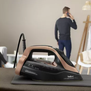 Ferro de engomar a seco e a vapor Tefal Ultimate Power Pro FV9E50 base Durilium AirGlide Autoclean 3200 W preto, cobre