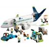 Conjunto de construção LEGO Avião de Passageiros 60367 — série City, 913 peças, 2 minifiguras, interior detalhado