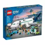 Conjunto de construção LEGO Avião de Passageiros 60367 — série City, 913 peças, 2 minifiguras, interior detalhado