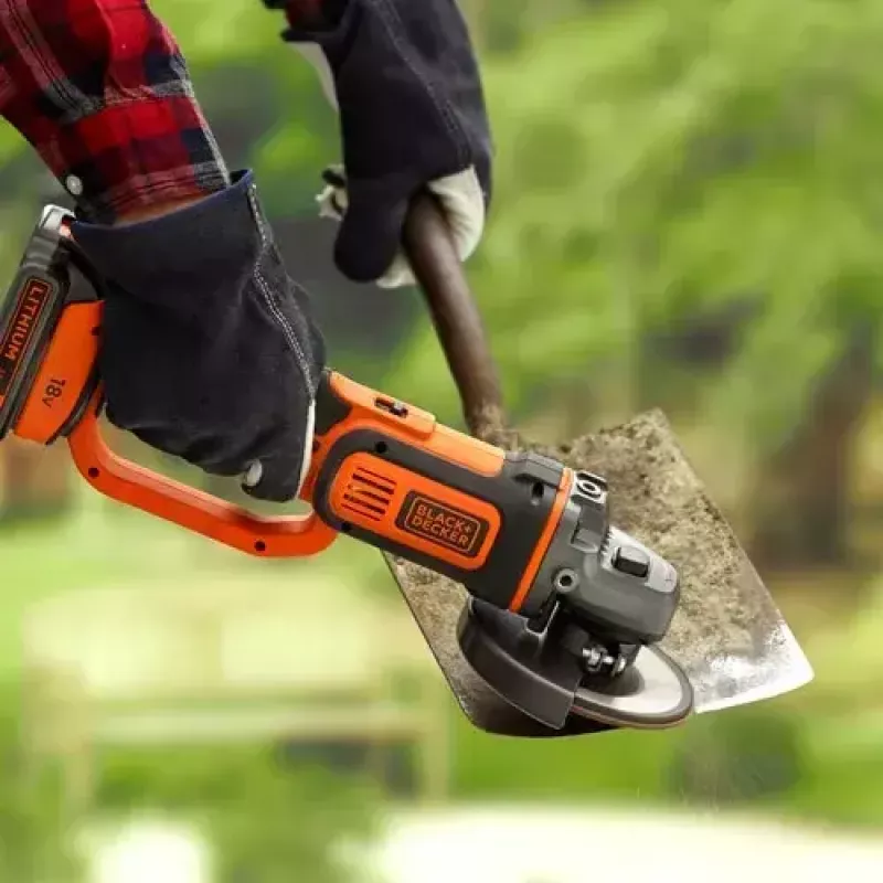 Rebarbadora Black & Decker BCG720N — sem fios 18V Li-Ion, disco 12,5 cm, até 8600 rpm, 3 posições da pega