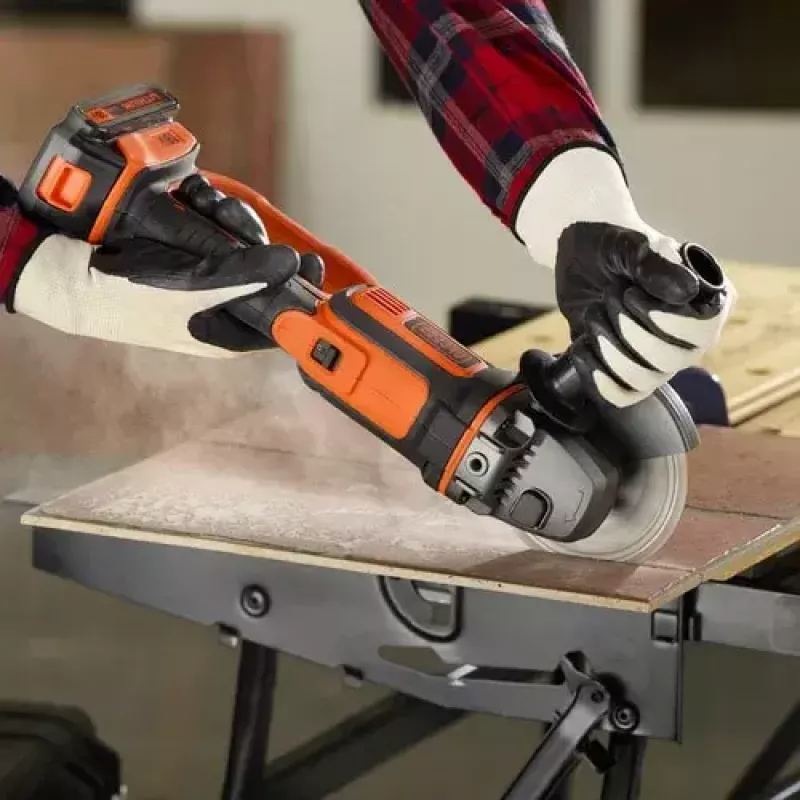 Rebarbadora Black & Decker BCG720N — sem fios 18V Li-Ion, disco 12,5 cm, até 8600 rpm, 3 posições da pega