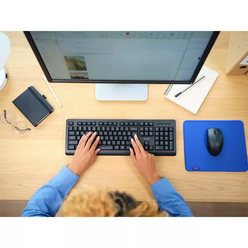 Conjunto de teclado e rato sem fios TRUST Primo — Teclado Full-Size QWERTY US-Inglês, recetor RF USB-A, rato ótico 1200 DPI, Preto