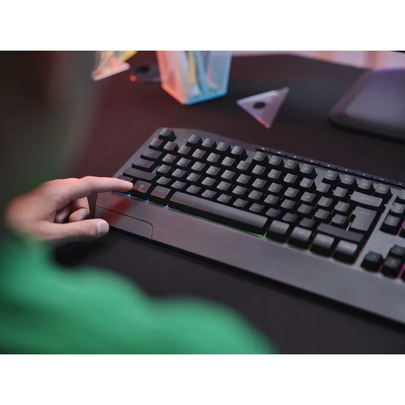 Teclado Gaming com fios TRUST GXT 836 Evocx USB QWERTY US-Inglês, iluminação RGB, apoio de pulso, 114 teclas, layout 110%