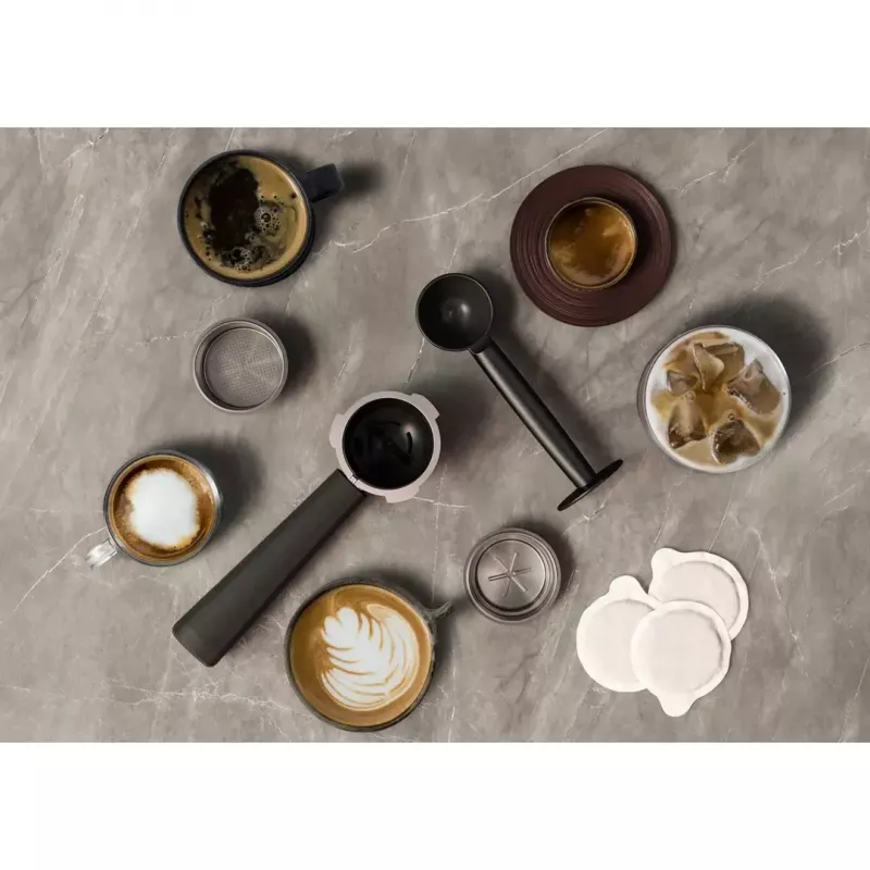 Máquina de café expresso AEG EC6-1-6BST, manual, aparelho de bancada, depósito de água 1,0 l, 15 bar, espumador de leite, 1450 W, controlo por toque, preto