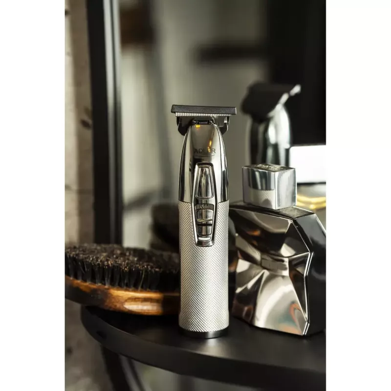 Aparador de barba Adler AD 2836S, bateria de lítio sem fios, 0,9–6 mm, 4 níveis de comprimento, lâminas de aço inoxidável, prateado