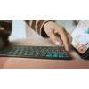 Capa Flip Folio Logitech grafite - iPad Pro 11-in (M4) iPad Air 11-in (M2 & M3) iPad Air (5th gen) - Qwerty UK