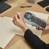 Impressora de etiquetas DYMO LabelManager 160 | Impressora de etiquetas portátil com teclado QWERTZ | Inclui fita de etiquetas D1 preta e branca (12 mm) | Para casa e escritório