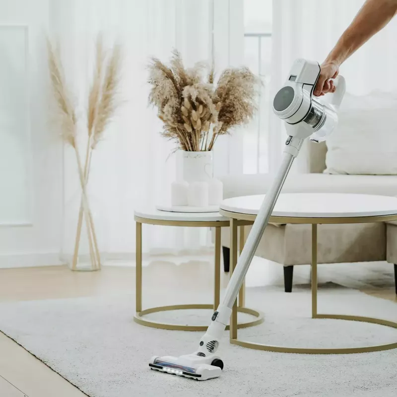 Aspirador com bateria Adler AD 7064 2em1 – 350 W máx, 13.000 Pa de sucção, bateria 2000 mAh, limpeza a seco e a húmido, 0,6 l de pó, 0,15 l de água, ecrã tátil LED, 4 modos
