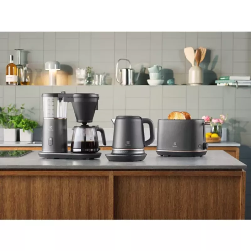 Electrolux E7K16BP chaleira elétrica 1,7 l 2400 W preto, cobre
