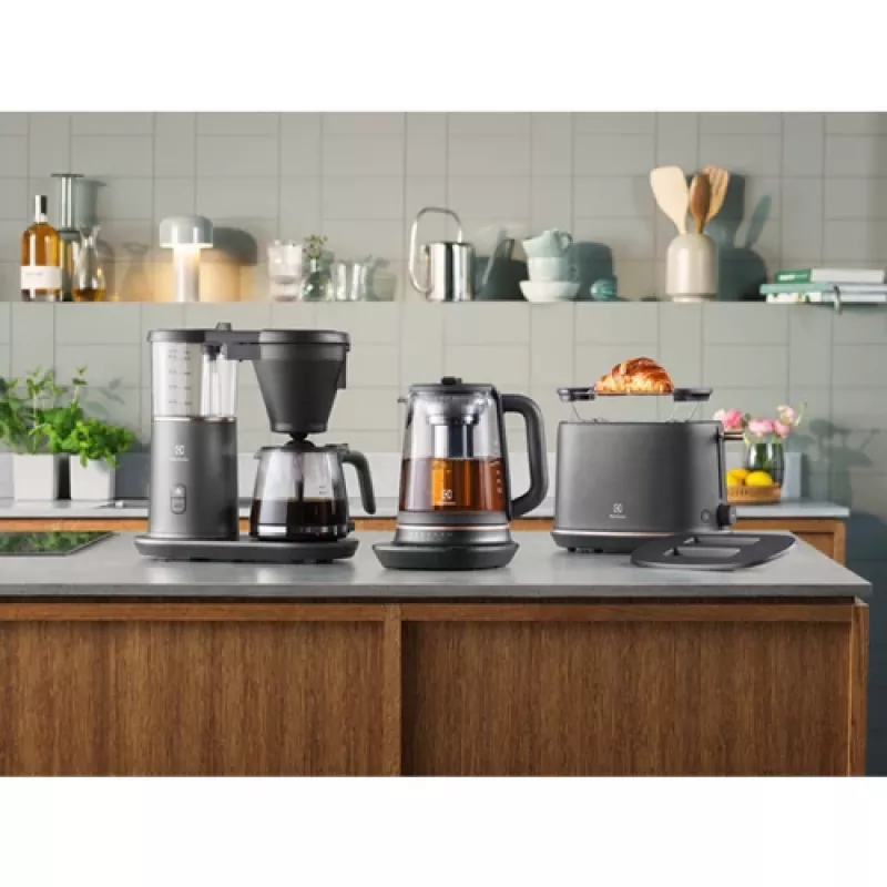 Electrolux E7K16BP chaleira elétrica 1,7 l 2400 W preto, cobre