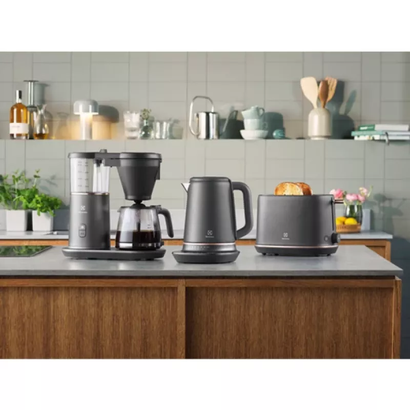 Electrolux E7K16BP chaleira elétrica 1,7 l 2400 W preto, cobre