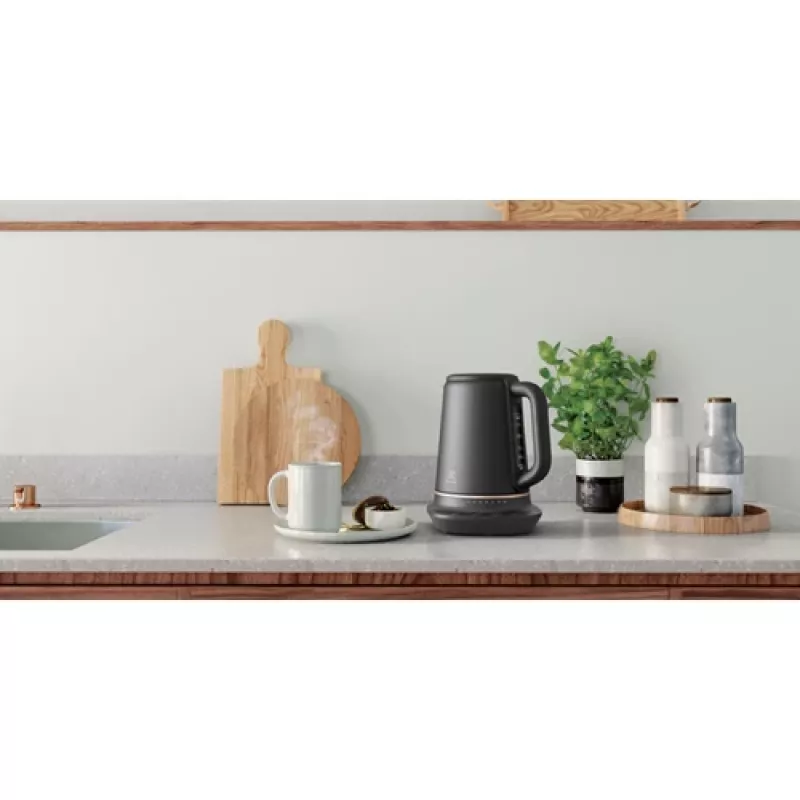 Electrolux E7K16BP chaleira elétrica 1,7 l 2400 W preto, cobre