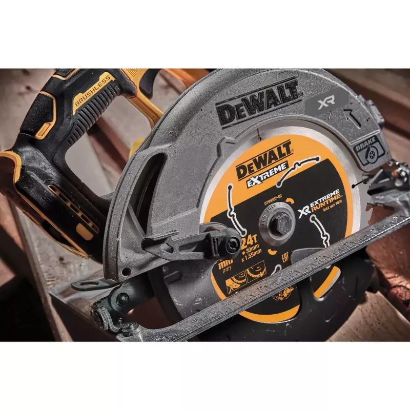 Serra circular portátil DeWALT DCS573NT-XJ