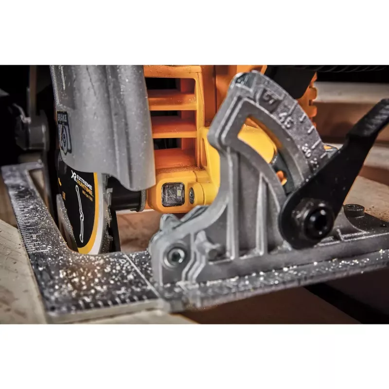 Serra circular portátil DeWALT DCS573NT-XJ
