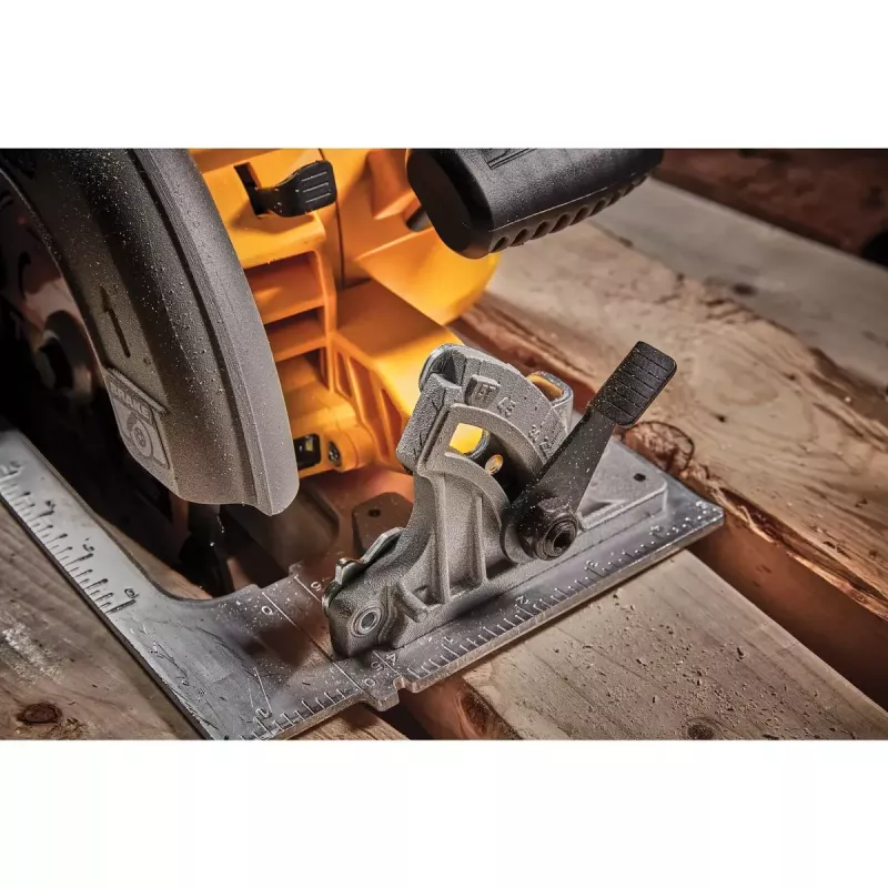 Serra circular portátil DeWALT DCS573NT-XJ