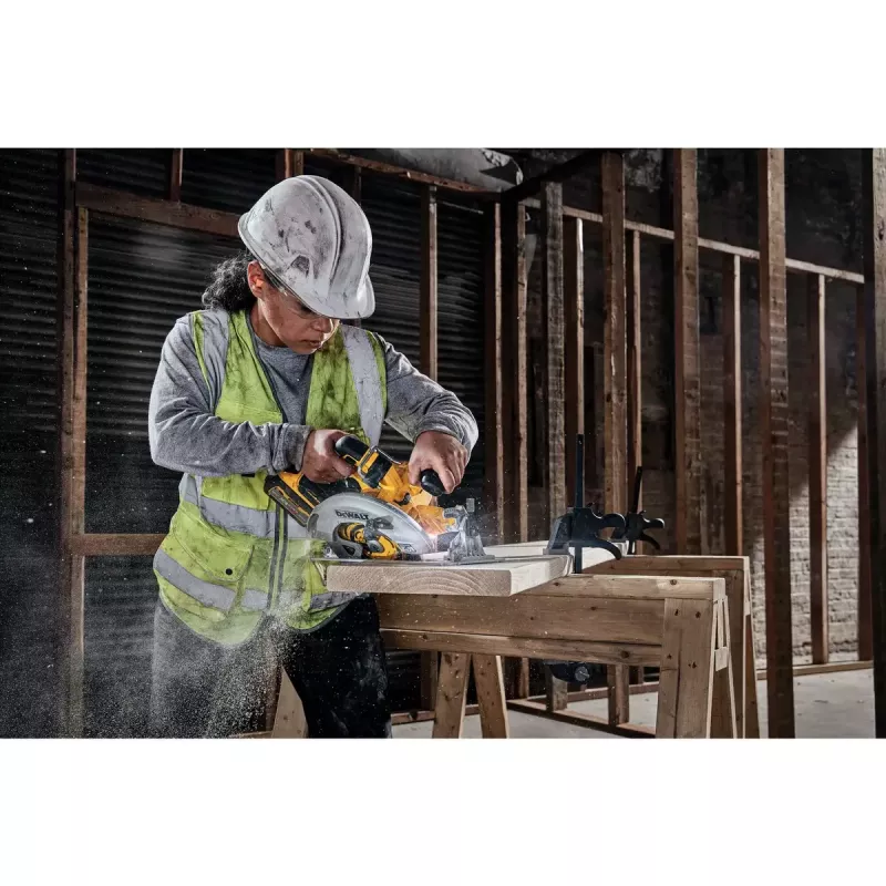 Serra circular portátil DeWALT DCS573NT-XJ