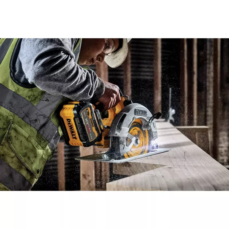 Serra circular portátil DeWALT DCS573NT-XJ