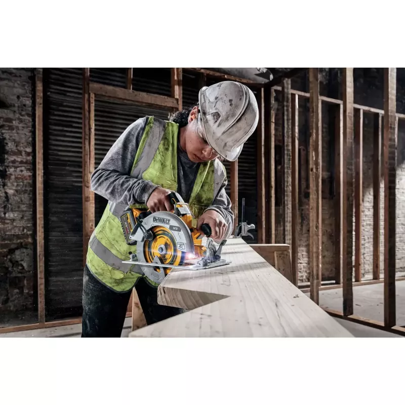 Serra circular portátil DeWALT DCS573NT-XJ