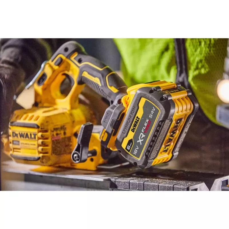 Serra circular portátil DeWALT DCS573NT-XJ