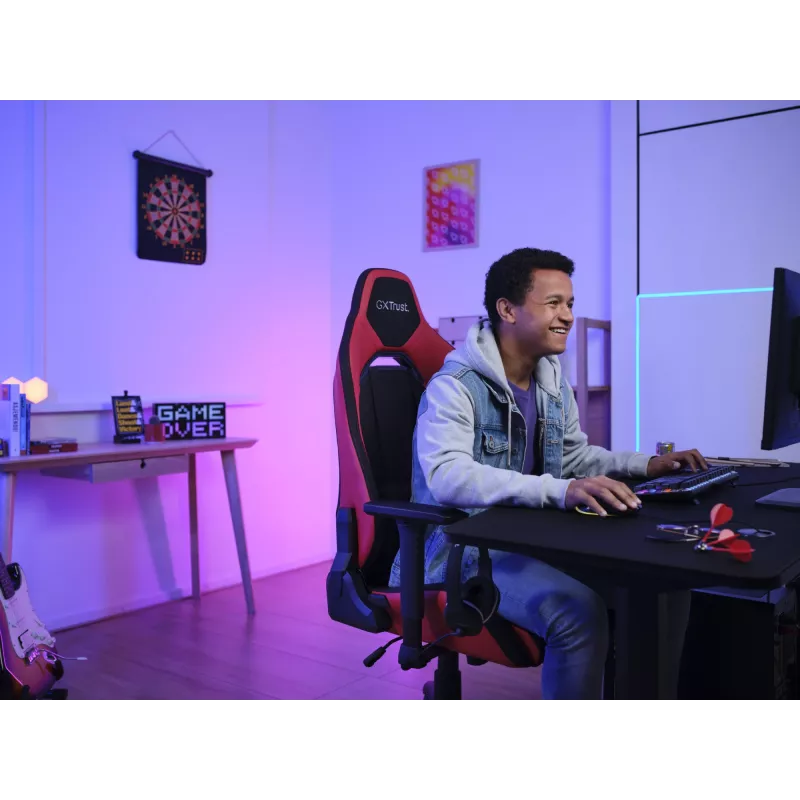 Cadeira gaming universal Trust GXT 714 RUYA preta, vermelha