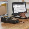 Impressora de etiquetas industrial DYMO Rhino 6000+ | Impressora de etiquetas ligada ao computador com mala rígida | Inclui 1 cassete de fita de vinil, 1 cassete de fita de nylon flexível e bateria de iões de lítio recarregável