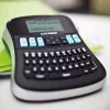 DYMO LabelManager ™ 210D QWERTZ Kitcase, QWERTZ, transferência térmica, 180 x 180 DPI, 12 mm/s, preto, cinzento