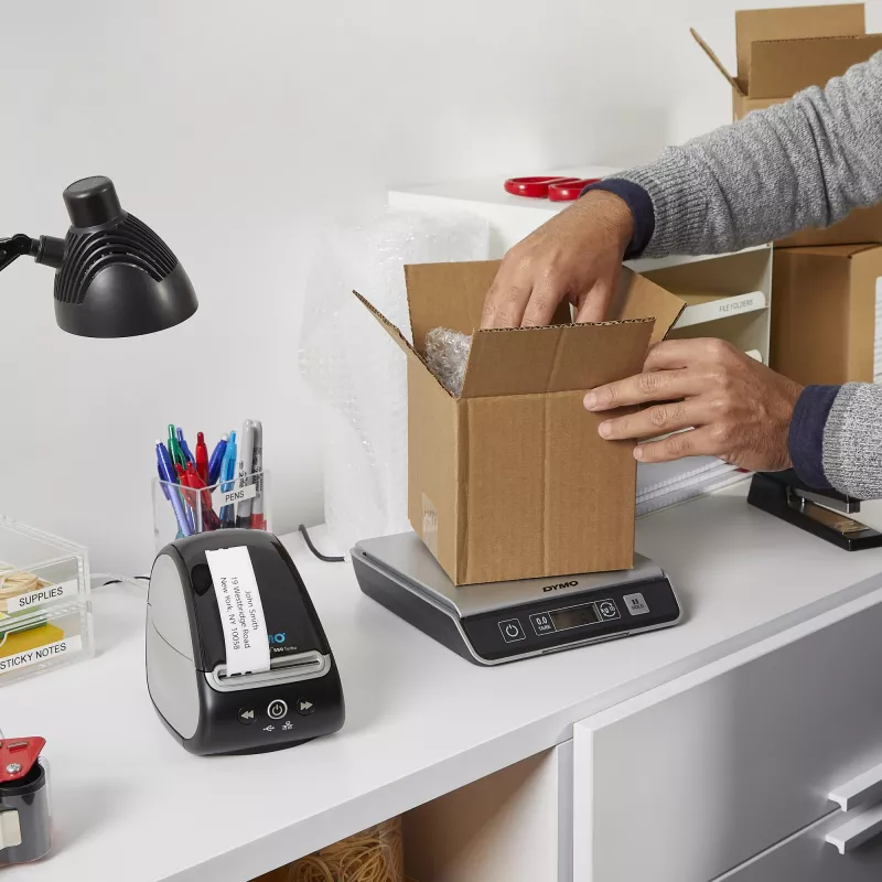 Balança digital de encomendas e envios DYMO M10 | capacidade até 10 kg | 20 cm x 20 cm