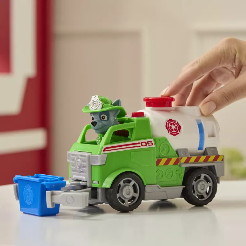 PAW Patrol Fire Rescue: Rocky Rescue Camião-cisterna de bombeiros com figura de ação, braço de garra e camião de brinquedo, brinquedo para rapazes e raparigas a partir dos 3 anos