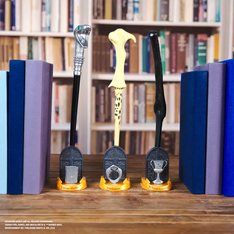 Spin Master Wizarding World Harry Potter varinha autêntica de Ron Weasley com suporte de Hogwarts, para jogos de papéis, de plástico, a partir dos 14 anos