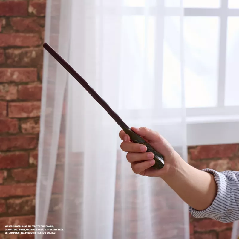 Spin Master Wizarding World Harry Potter varinha autêntica de Ron Weasley com suporte de Hogwarts, para jogos de papéis, de plástico, a partir dos 14 anos