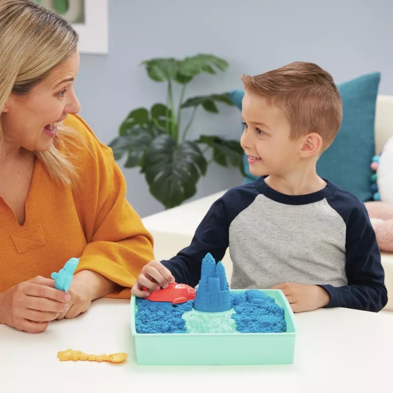 Kinetic Sand, conjunto de caixa de areia, presentes criativos de Páscoa, inclui 1 lb de areia moldável azul, 4 ferramentas e moldes, armazenamento, brinquedo sensorial para crianças a partir dos 3 anos