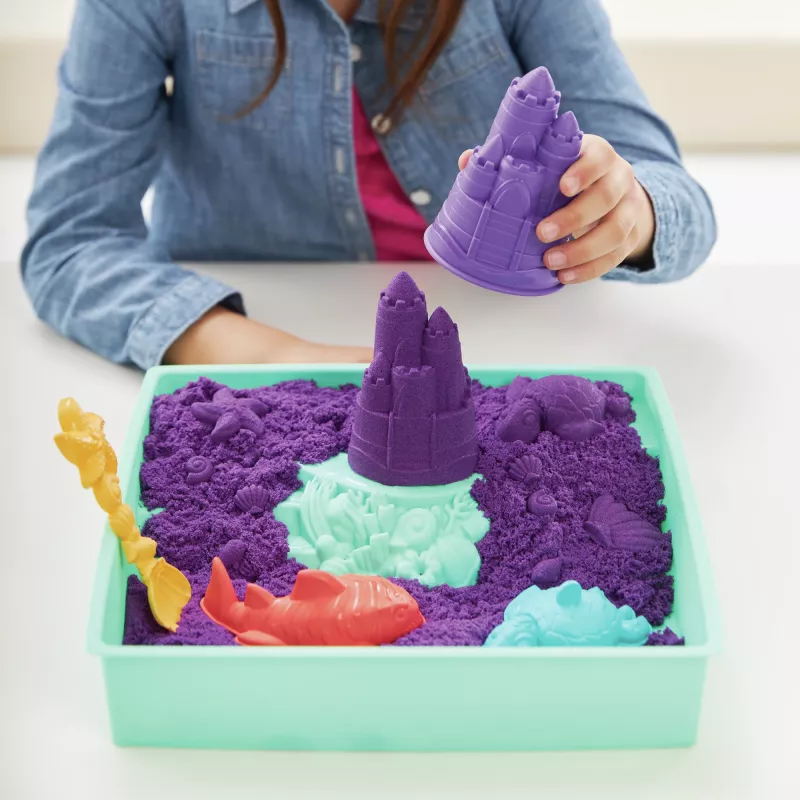 Kinetic Sand, conjunto de caixa de areia, presentes criativos de Páscoa, inclui 453 g de areia moldável roxa, 4 ferramentas e moldes, armazenamento, brinquedo sensorial para crianças a partir dos 3 anos