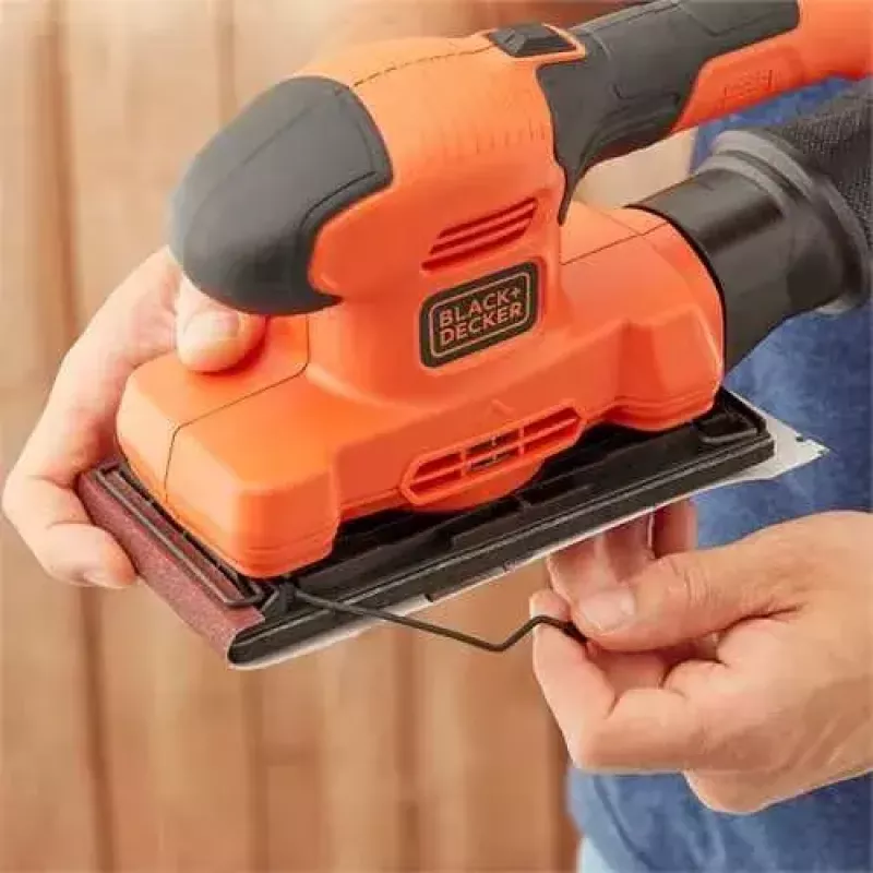 Lixadeira orbital Black & Decker BEW220