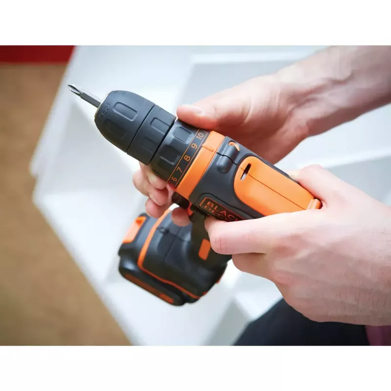 Berbequim de punho de pistola Black & Decker BDCDD12-QW, sem chave, 1,5 Ah