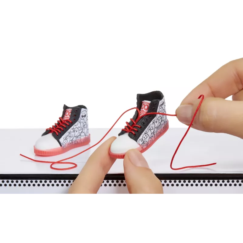 Miniverse Make It Mini Sneakers em PDQ, 8 anos, multicolor, plástico