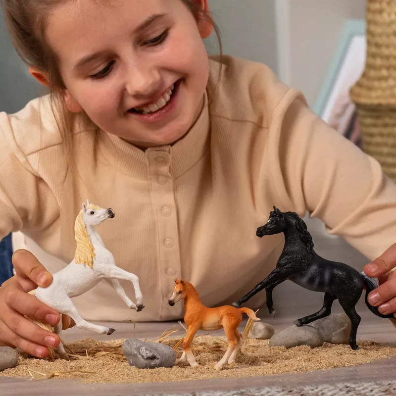 Figura de Cavalo Schleich Potro Árabe Modelo 13984, castanho, idade recomendada 5+