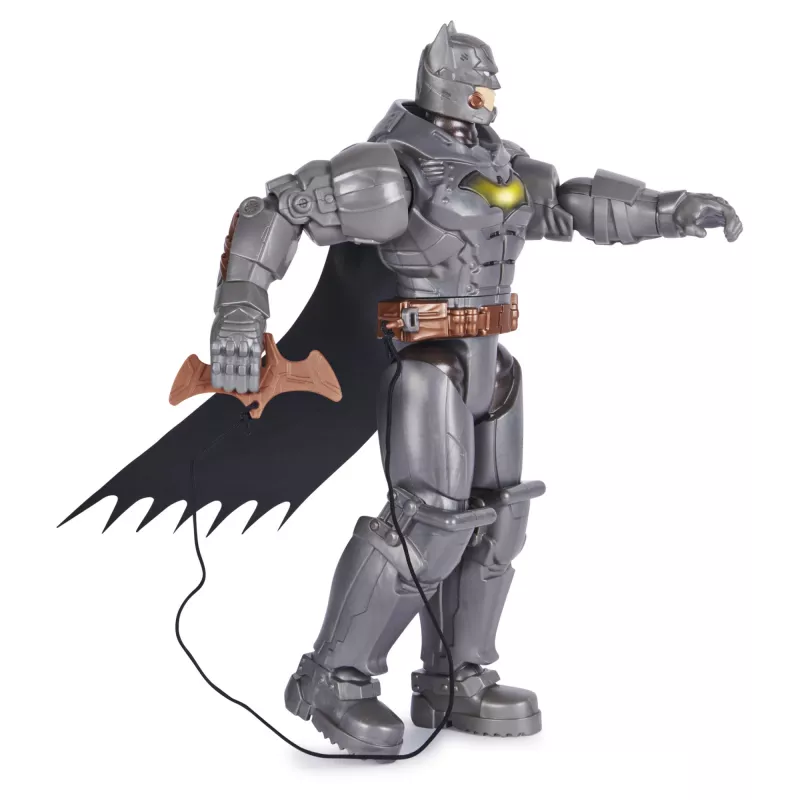 Spin Master Batman 30 cm Deluxe figura de ação com função de soco e lançamento, 5 acessórios, efeitos de luz e som, a partir dos 4 anos
