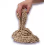 Kinetic Sand, 2 lb areia de brincar castanha, brinquedo sensorial moldável para crianças, saco reutilizável (embalagem pode variar), para crianças a partir de 3 anos