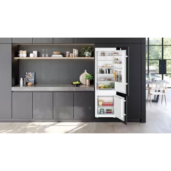 Siemens iQ100 KI87VNSE0 combinado de frigorífico e congelador encastrado 270 L branco