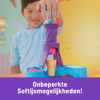 Kinetic Sand, Soft Serve Station, presentes para cestas de Páscoa, inclui 14 oz de areia de brincar moldável (3 cores), 2 cones de gelado e 2 ferramentas