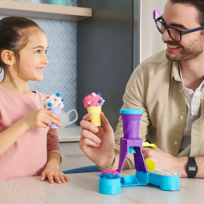 Spin Master Kinetic Sand Soft Serve Station 6068385 areia para brincar, 396 g, a partir dos 3 anos