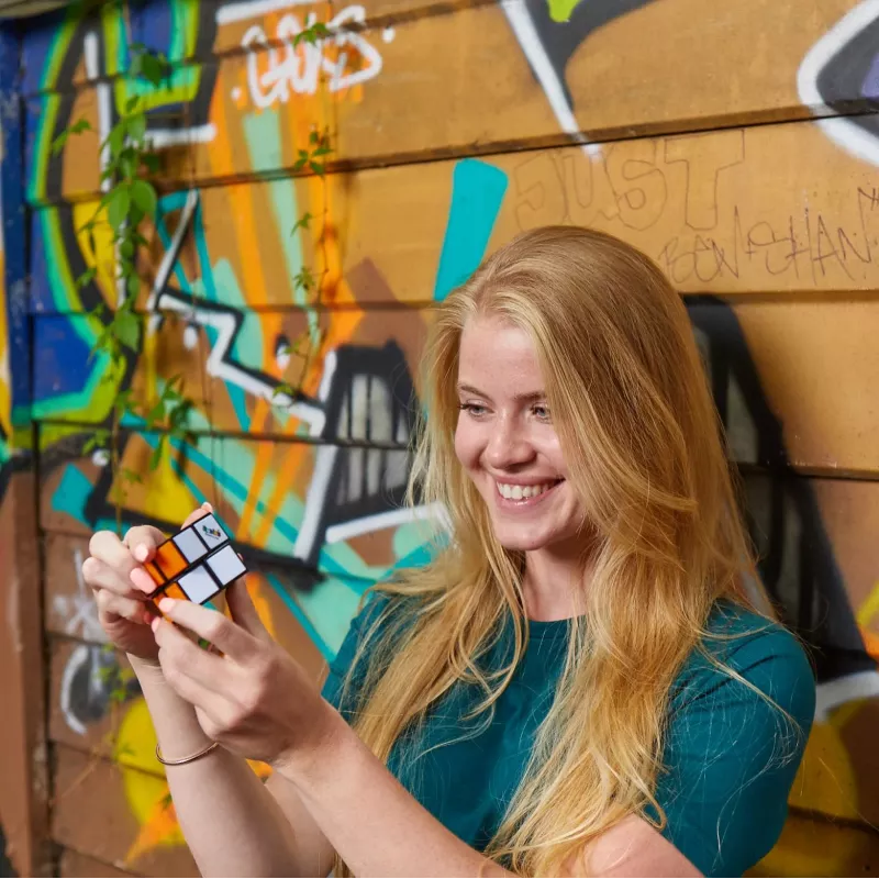 Rubik's Mini 2x2, puzzle clássico de combinação de cores 2x2, formato de bolso, brinquedo desafiante, a embalagem pode variar