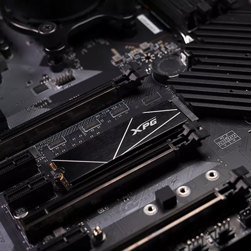 SSD M.2 512 GB ADATA XPG GAMMIX S70 BLADE — PCIe 4.0 NVMe, Leitura 7400 MB/s, Escrita 2600 MB/s