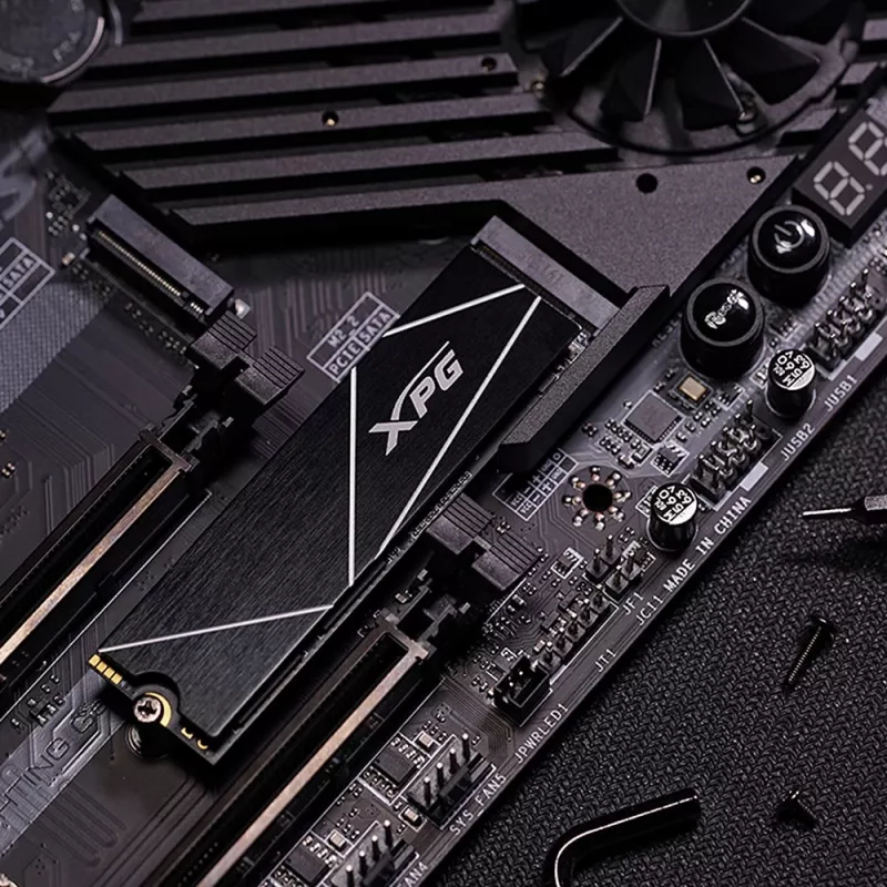 SSD M.2 512 GB ADATA XPG GAMMIX S70 BLADE — PCIe 4.0 NVMe, Leitura 7400 MB/s, Escrita 2600 MB/s